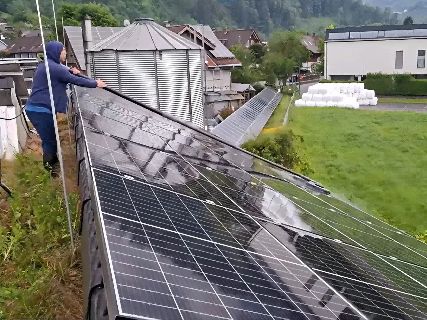 01-Dornbirn-Photovoltaic module cleaning-12ASD